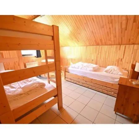 Stunning, Wooden Located In * דורבורי