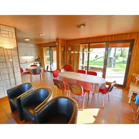 Stunning, Wooden Located In בית נופש דורבורי