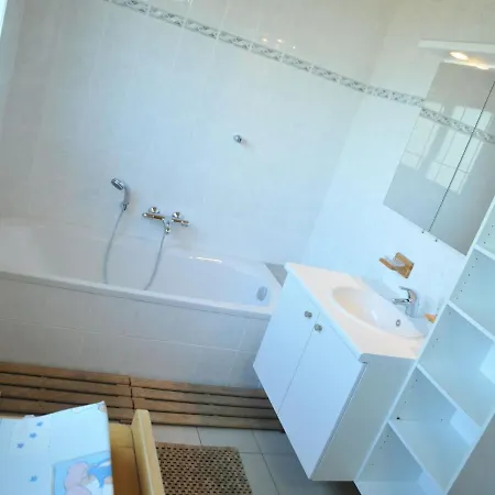בית נופש Stunning, Wooden Located In