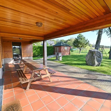 Stunning, Wooden Located In דורבורי