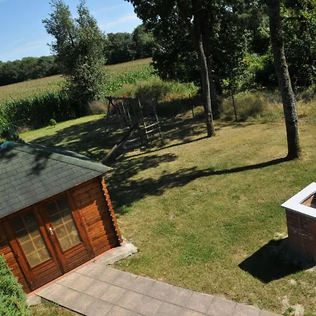 בית נופש Stunning, Wooden Located In